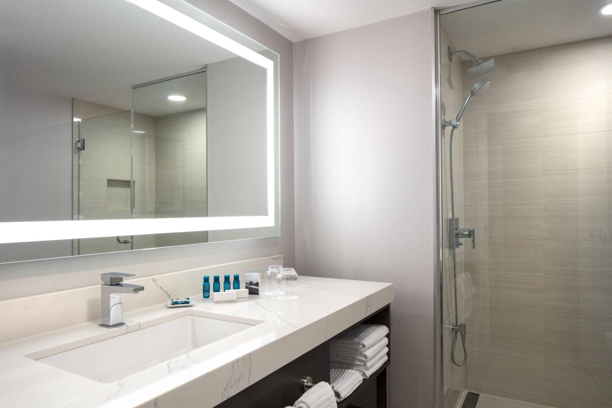 Suite Deluxe con 2 Letti Queen-Size e Divano-Letto - Vista Città